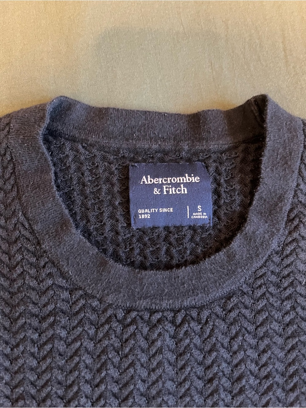 Abercrombie & Fitch Men’s Black Cable Crewneck Cropped shirt